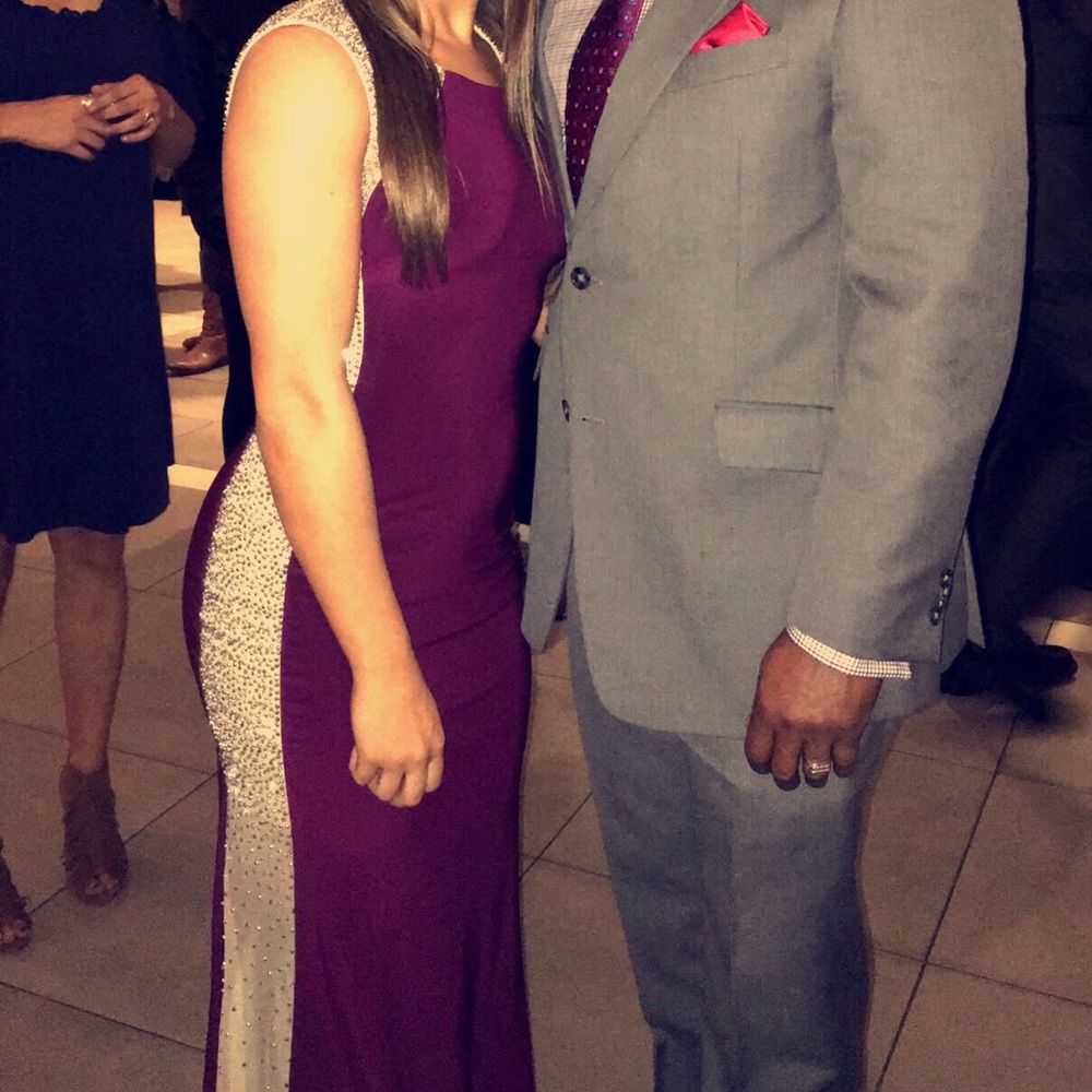 Gorgeous maroon dress - Picture 3 of 3
